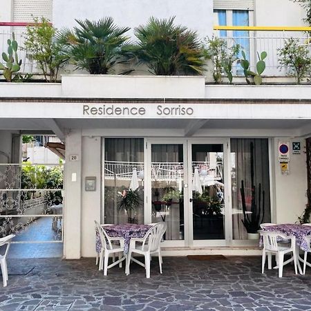 B&B Residence Sorriso Cattolica Bagian luar foto