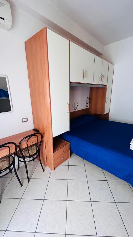 B&B Residence Sorriso Cattolica Bagian luar foto