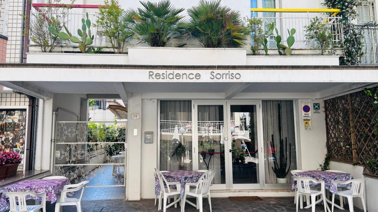 B&B Residence Sorriso Cattolica Bagian luar foto