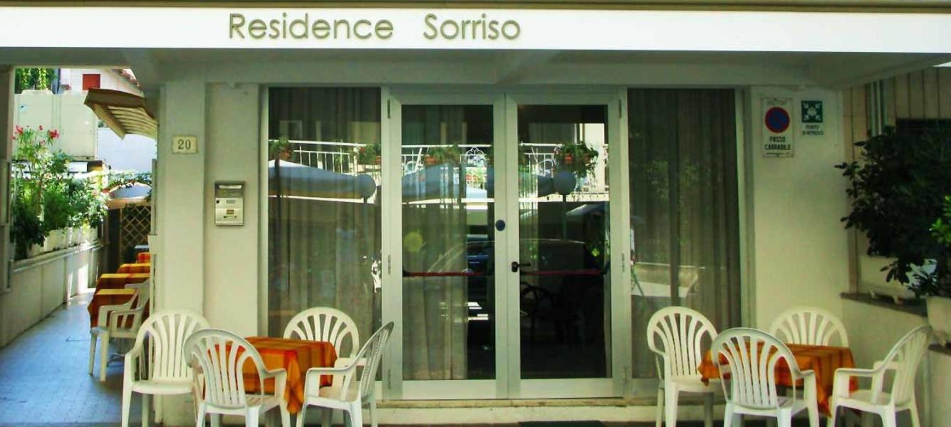B&B Residence Sorriso Cattolica Bagian luar foto