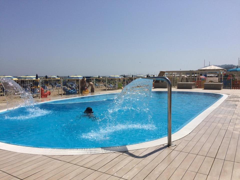 B&B Residence Sorriso Cattolica Bagian luar foto