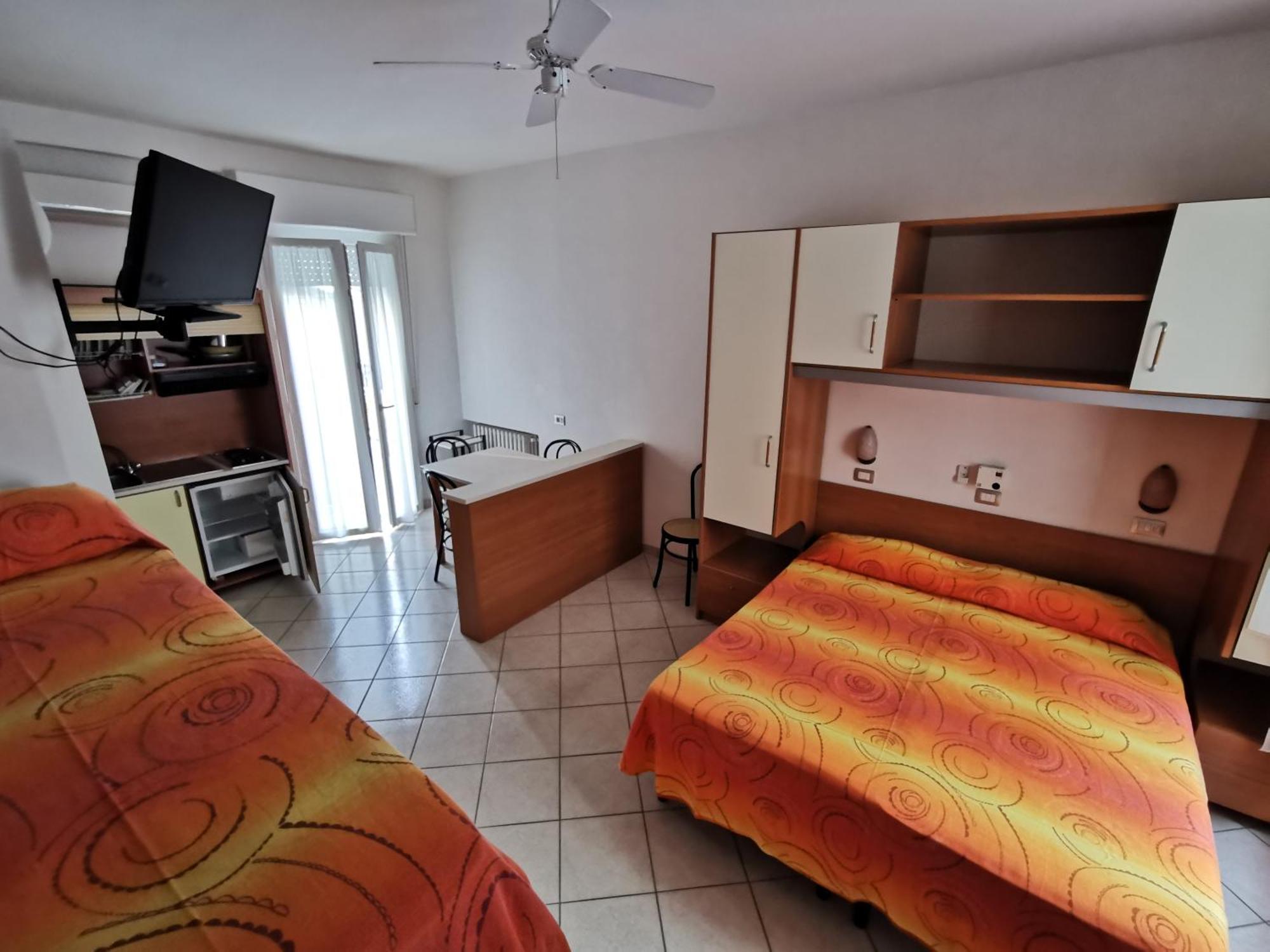 B&B Residence Sorriso Cattolica Bagian luar foto